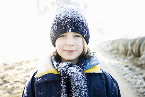 Germany, Lower Saxony, Vahrendorf, Girl (8-9), portrait - SEF00034