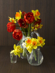 Narzissen und Tulpen in Vasen - KSWF00092