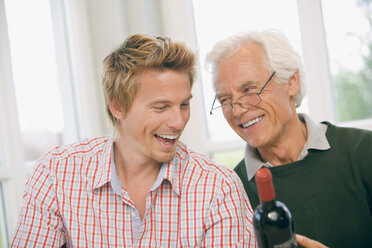 Two men smiling, portrait - HKF00174