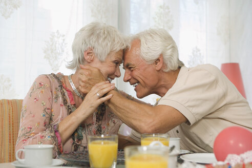 Senior couple embracing, smiling - HKF00158