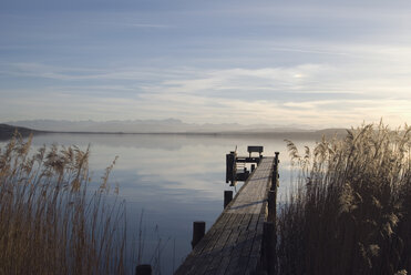 Germany, Bavaria, Ammersee, landing stage - UMF00198