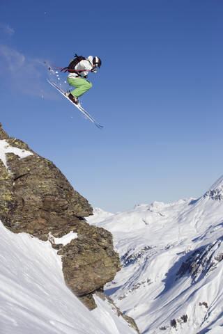 Österreich, Arlberg, Albona, Skispringen, lizenzfreies Stockfoto