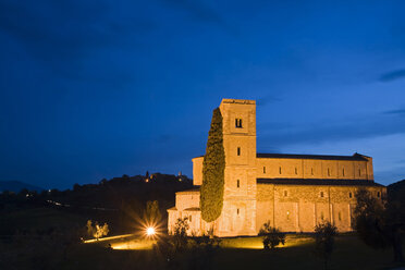 Italy, Tuscany, Sant'Antimo abbey church at night - FOF00591
