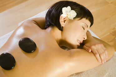 Young woman in spa, receiving lastone therapy - MAEF00891