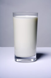 Glass of milk, close up - TCF00564