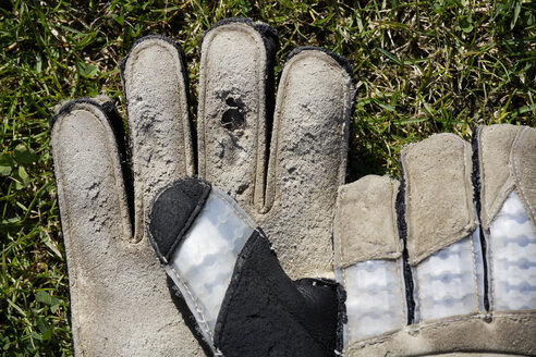 Gloves of a goalkeeper lying on grass - TCF00521