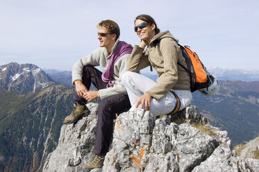 Austria, Salzburger Land, couple on mountain top, portrait - HHF02016