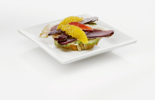 Sandwich with duck breast and orange slices - KMF01223