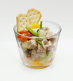 Putenhuhnsalat und Gemüse im Glas - KMF01215