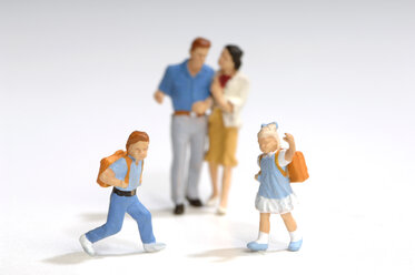 Plastikfiguren, Eltern und Schulkinder - ASF03611