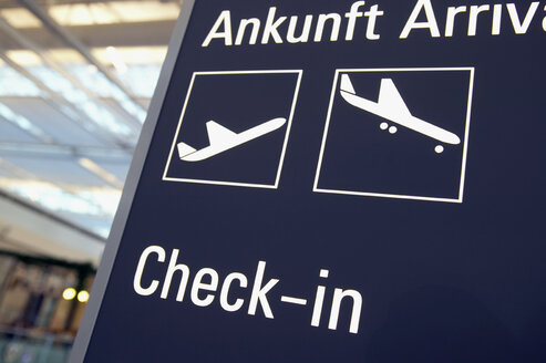 Deutschland, Bayern, Flughafen München, Ankunft, Check In, Abziehbild Informationen - THF00762