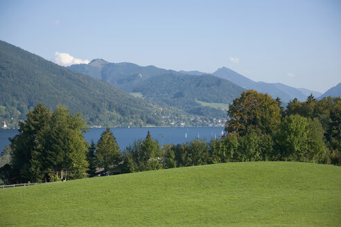 Germany, Bavaria, Lake Tegernsee - JUF00025