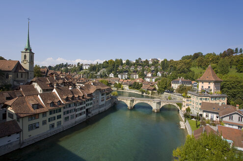 Schweiz, Altstadt von Bern, Gebäude und Brücke entlang der Aare - WD00055