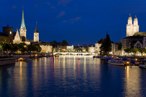 Schweiz, Zürich, Fraumünster, Stadtbild bei Nacht - WD00044