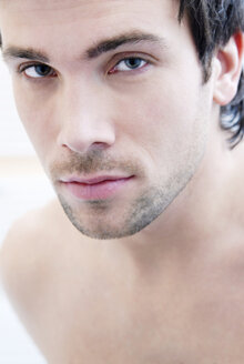 Portrait of a young man, close-up - VRF00065