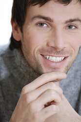 Portrait of a young man, close-up - VRF00059