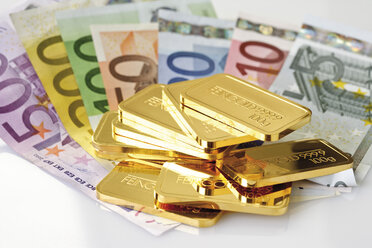 Goldbarren und Euro-Banknoten - 08545CS-U