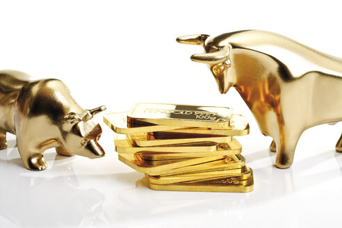 Bull and bear sculptures by gold bars - 08630CS-U