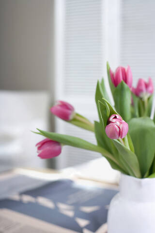 Tulpen in Blumenvase, lizenzfreies Stockfoto