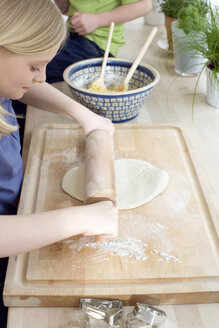 Girl (8-9) preparing dough - WESTF08308