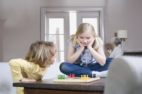 Boy (8-9) and girl (8-9) playing together - WESTF08272