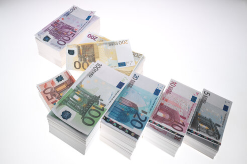 Stapel von Euro-Banknoten, Ansicht von oben - NLF00016