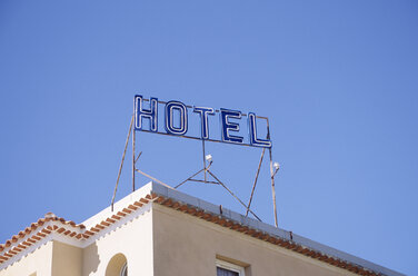 Frankreich, Côtes d'Azur, Werbung für ein Hotel - MUF00391