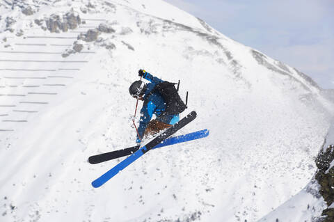 Österreich, Axamer Lizum, Männerskifahren, lizenzfreies Stockfoto