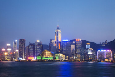 China, Hong Kong at night - GW00770