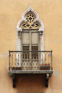 Italy, Balcony of a building - 00431LR-U