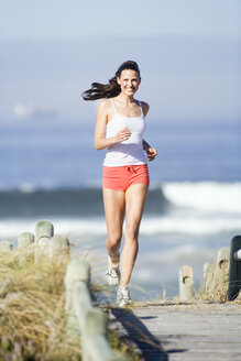 Junge Frau beim Joggen - ABF00316