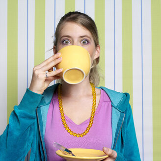 Teenage girl (16-17) drinking coffee, portrait - JLF00284