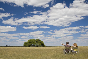 Africa, Botswana, Tourists looking at the landscape - FOF00690
