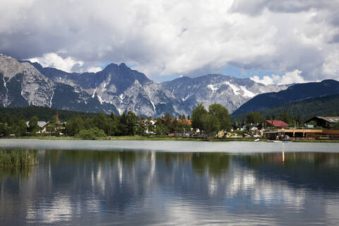 Österreich, Tirol, Seefeld, Wildsee, lizenzfreies Stockfoto