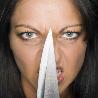 Young woman holding knife, portrait, close-up - MUF00594