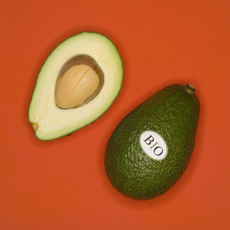 Bio-Avocados, gehobene Ansicht - MUF00502