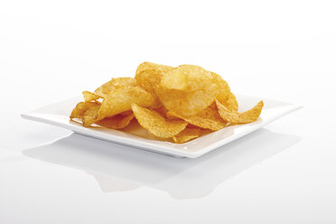 Potato chips on platter - 09011CS-U