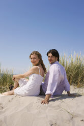 Germany, Baltic sea, Young couple in grassy sand dune, portrait - WESTF09334
