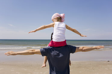 Germany, Baltic sea, Father carrying daughter (6) on shoulders, rear view - WESTF09203