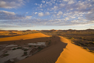 Africa, Namibia, Dunes of Sossusvlei - FOF01000