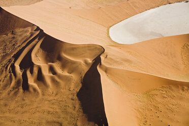 Afrika, Namibia, Deadvlei, Wüstenlandschaft, Luftaufnahme - FO01080