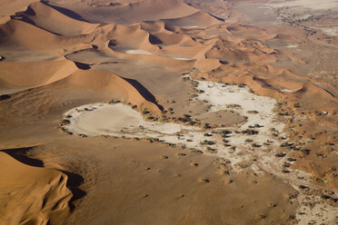 Afrika, Namibia, Sossuvlei, Wüstenlandschaft, Luftaufnahme - FO01065