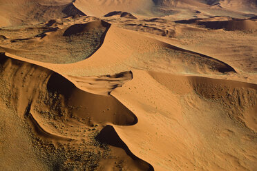 Afrika, Namibia, Dünen in der Namibwüste, Luftaufnahme - FO01062