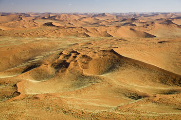 Afrika, Namibia, Dünen in der Namibwüste, Luftaufnahme - FO01061