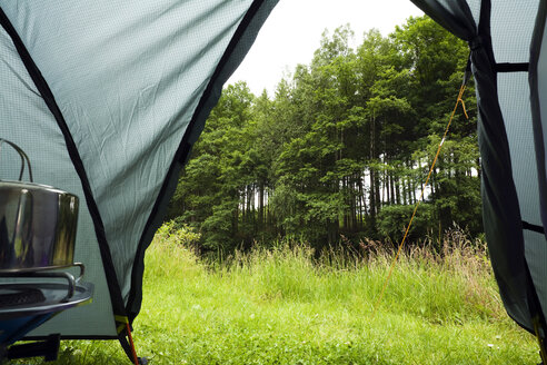 Campingzelt auf der Wiese - GWF00824