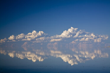 Afrika, Namibia, Etosha-Nationalpark, Wolken über dem See - FOF01129