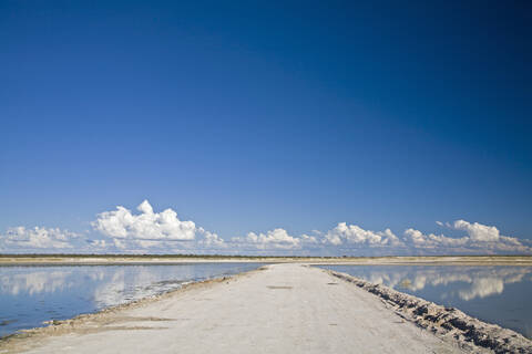 Afrika, Namibia, Etosha-Nationalpark, See, lizenzfreies Stockfoto