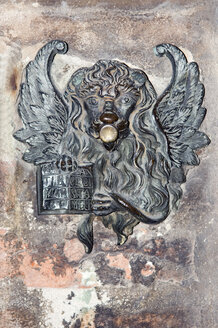 Italien, Venedig, Wappen an einem Gebäude, Nahaufnahme - AWDF00042