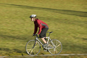 Deutschland, Bayern, Oberland, Mountainbiken für Frauen - DSF00025