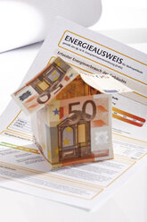 Energieausweis und Haus aus Euro-Scheinen - 09278CS-U